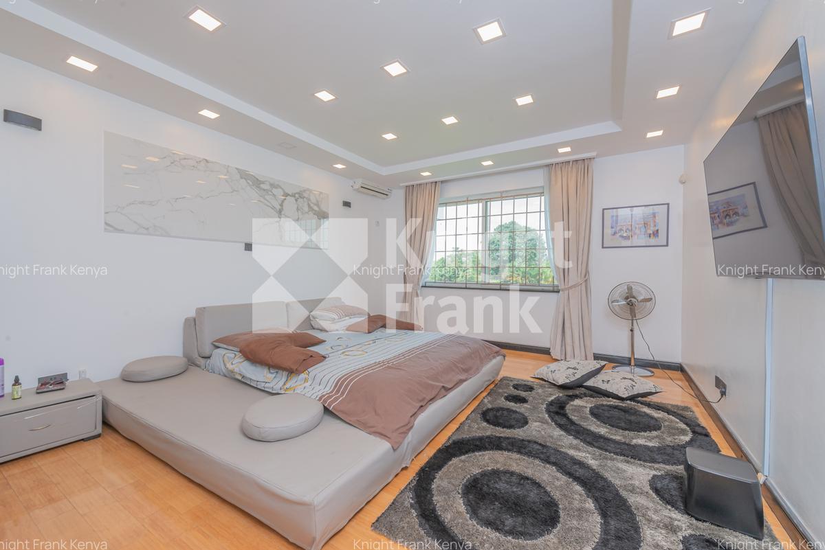 7 Bed House with En Suite at Un Crescent - 15