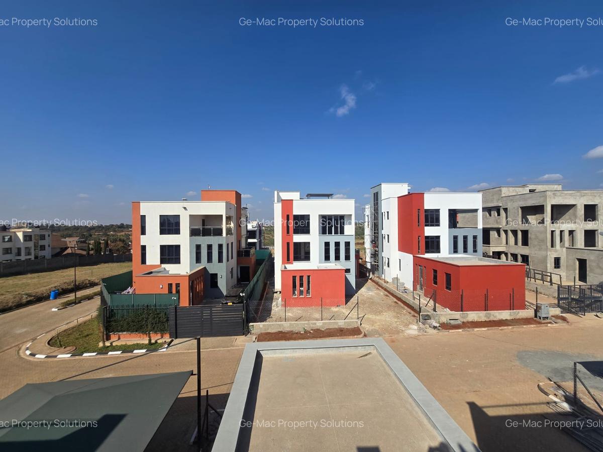 4 Bed House with En Suite in Membley - 3