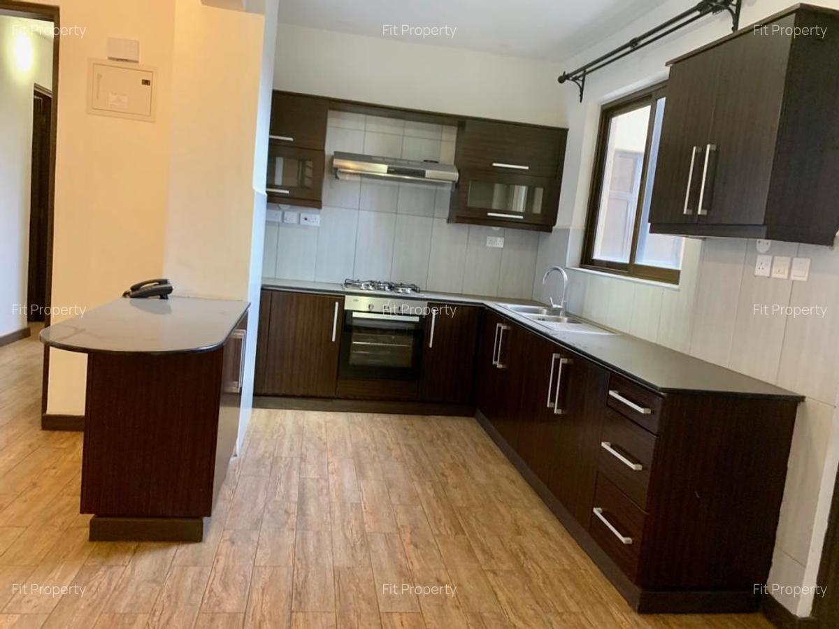 3 Bed Apartment with En Suite in Parklands - 4