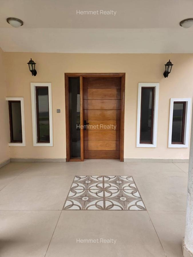4 Bed House with En Suite in Rosslyn - 6