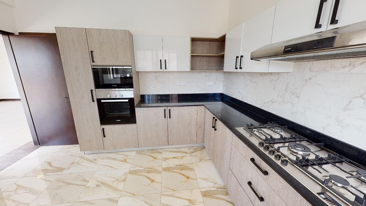 3 Bed Apartment with En Suite in Parklands - 4