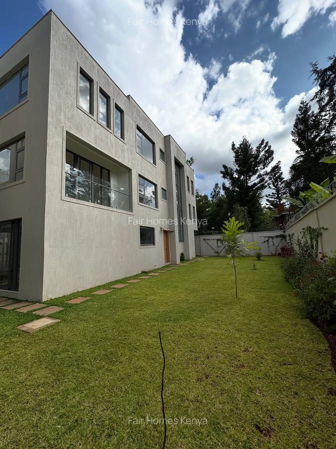 6 Bed Townhouse with En Suite at Lavington Green - 1