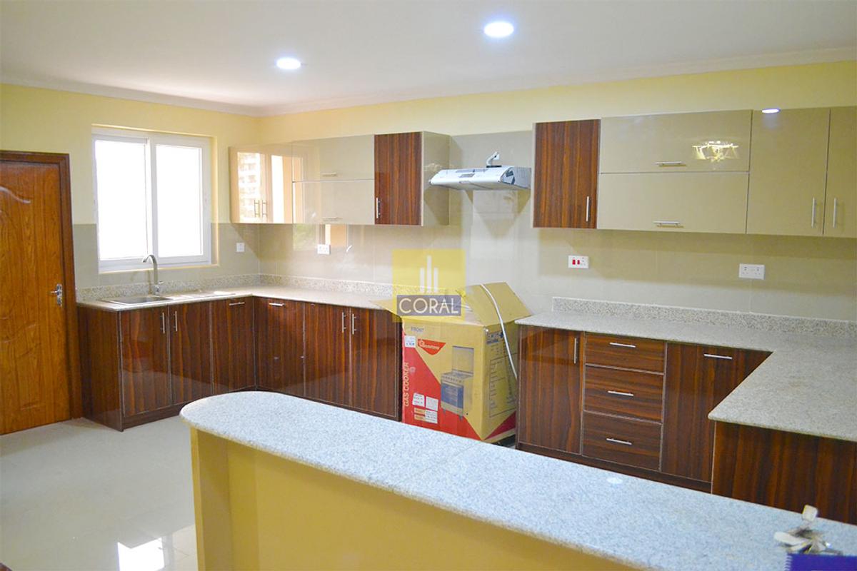 3 Bed Apartment with En Suite at Nairobi - 9