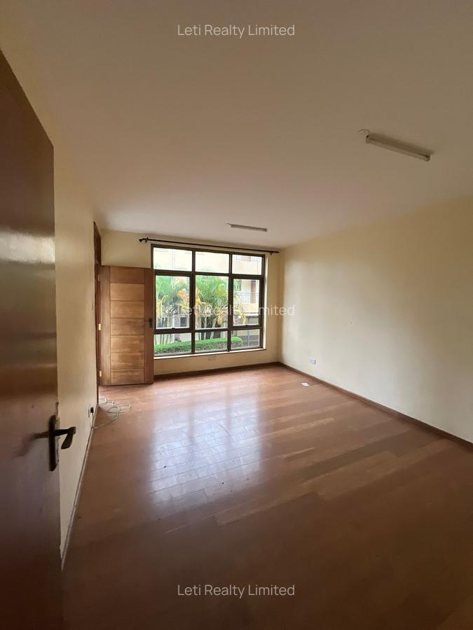 5 Bed Townhouse with En Suite in Lavington - 6