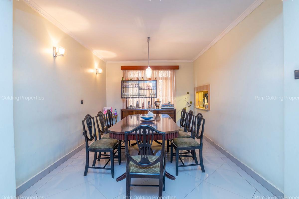 3 Bed Apartment with En Suite at Batu Batu Road - 7