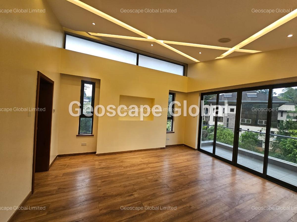 5 Bed House with En Suite in Spring Valley - 1