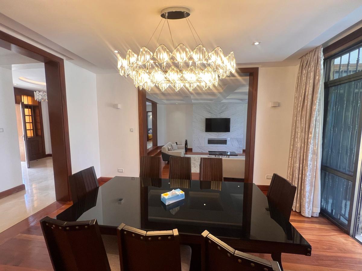5 Bed House with En Suite in Lavington - 15