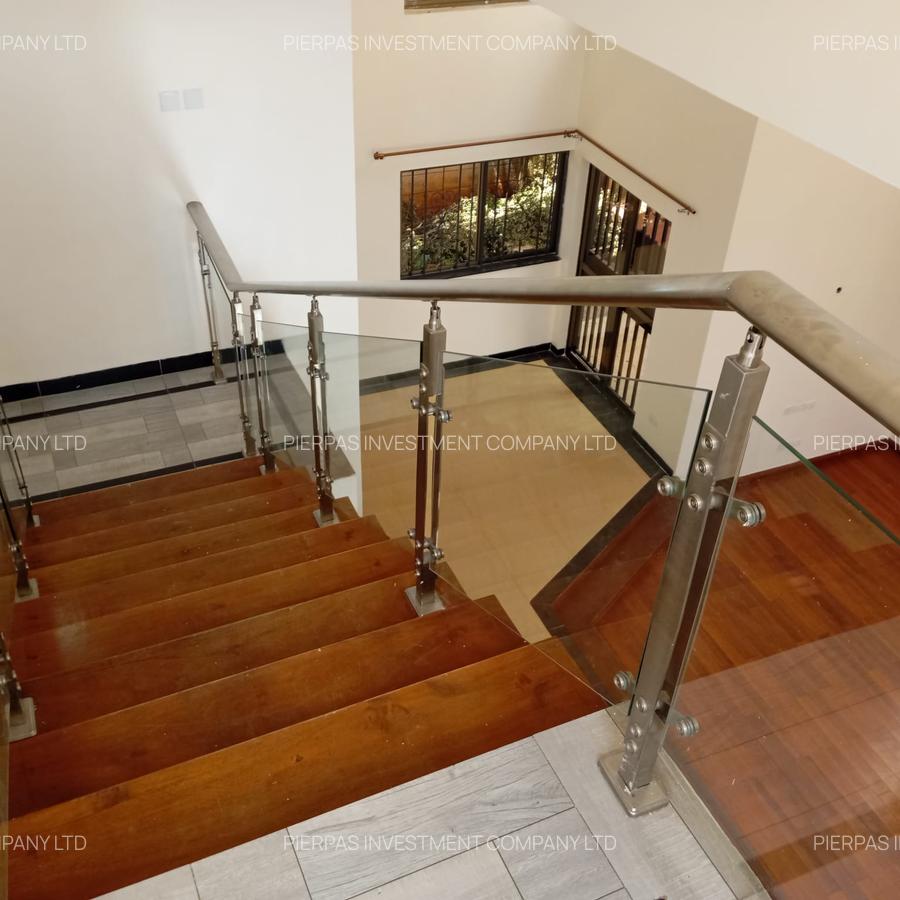 5 Bed Townhouse with En Suite in Lavington - 15