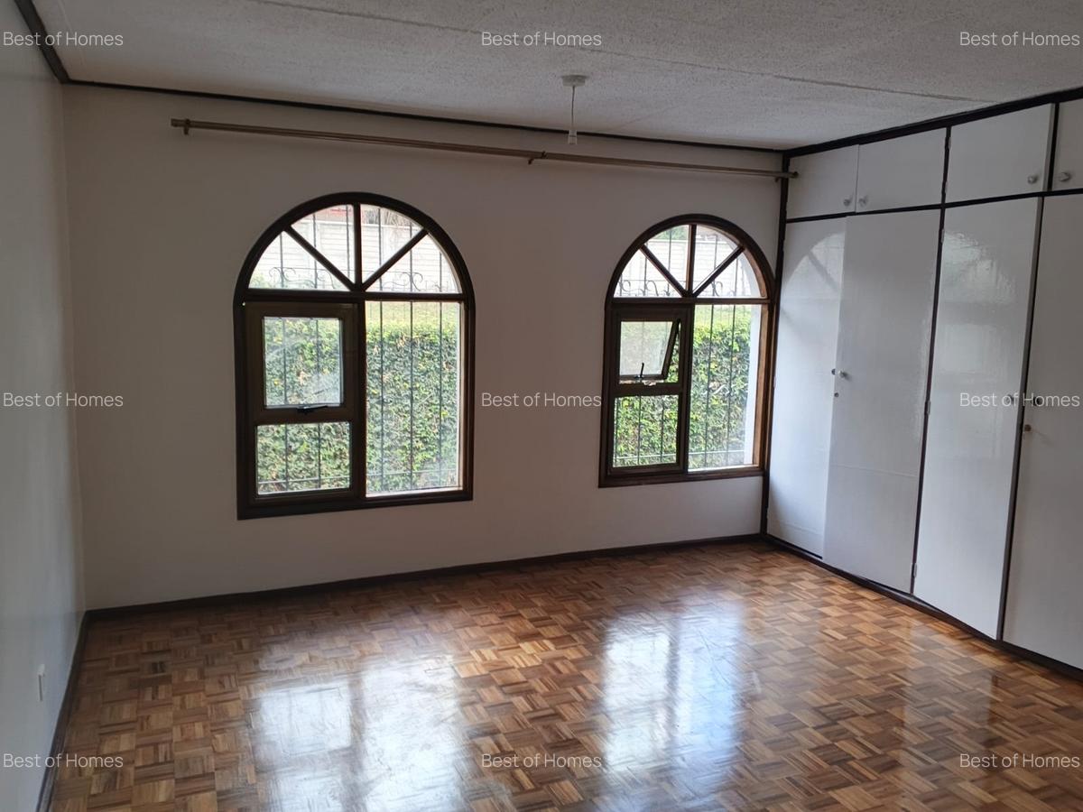 4 Bed House with En Suite in Riverside - 8