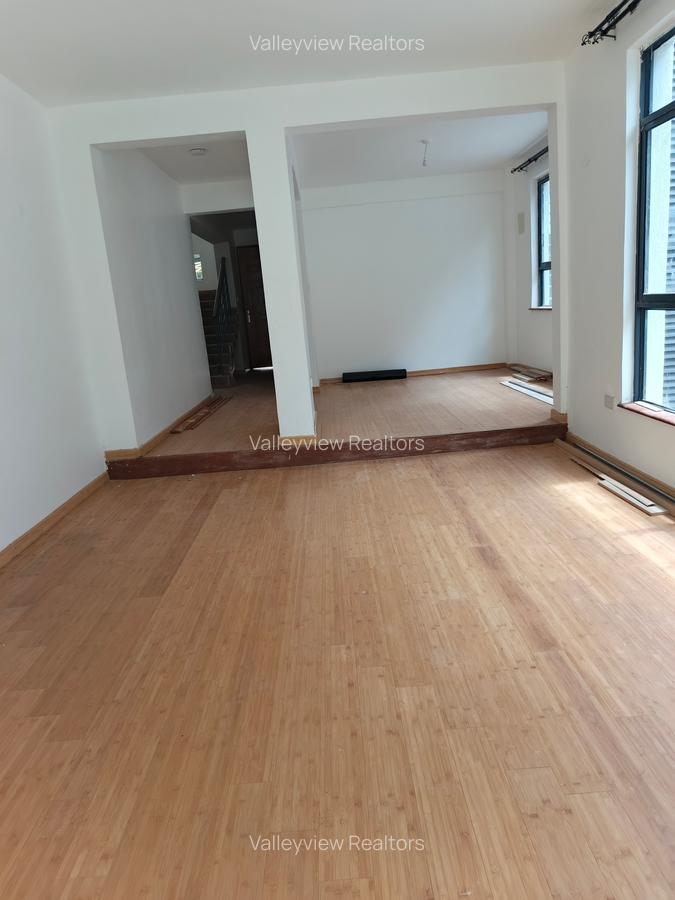 4 Bed Townhouse with En Suite at Lavington - 16