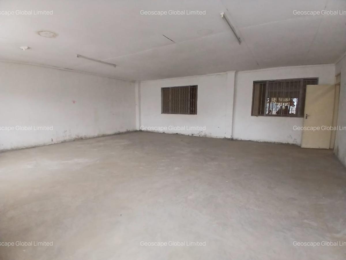 10,497 ft² Warehouse with Backup Generator in Industrial Area - 5