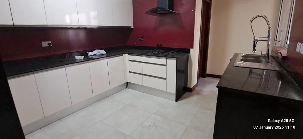 3 Bed Apartment with En Suite at 2Nd Ave Parklands - 9