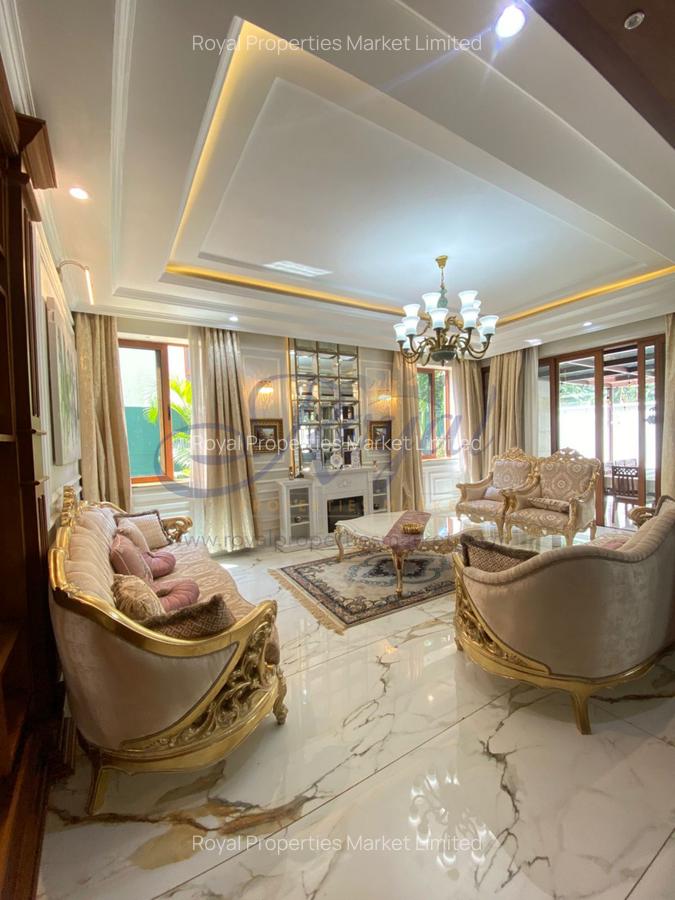 6 Bed House with En Suite in Lavington - 2