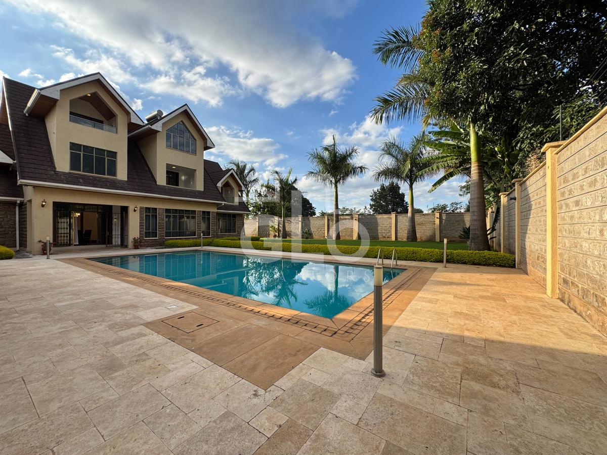 5 Bed House with En Suite in Runda - 1