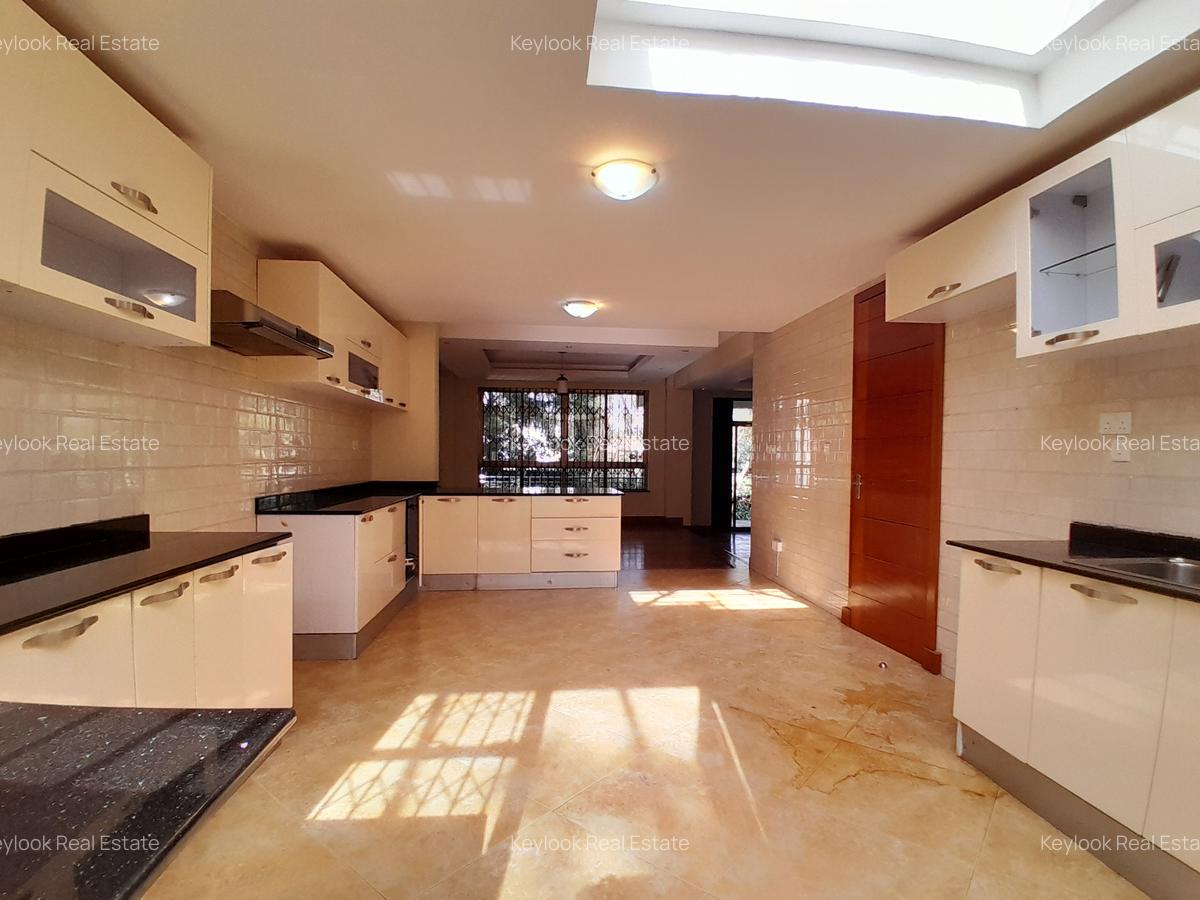 5 Bed Villa with En Suite at Lavington - 18