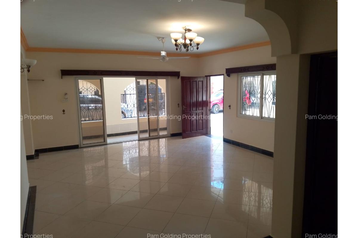 4 Bed Townhouse with En Suite in Nyali Area - 6