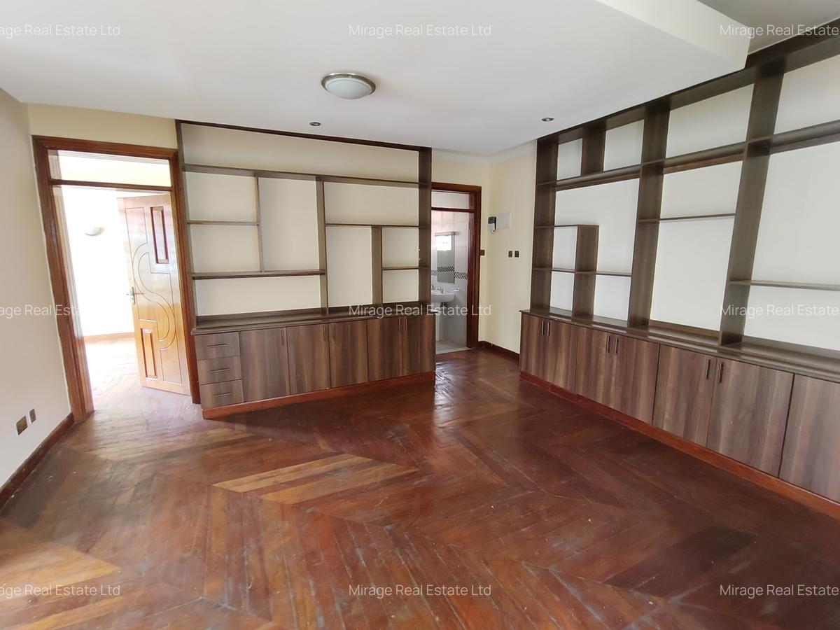 5 Bed Townhouse with En Suite in Lavington - 14