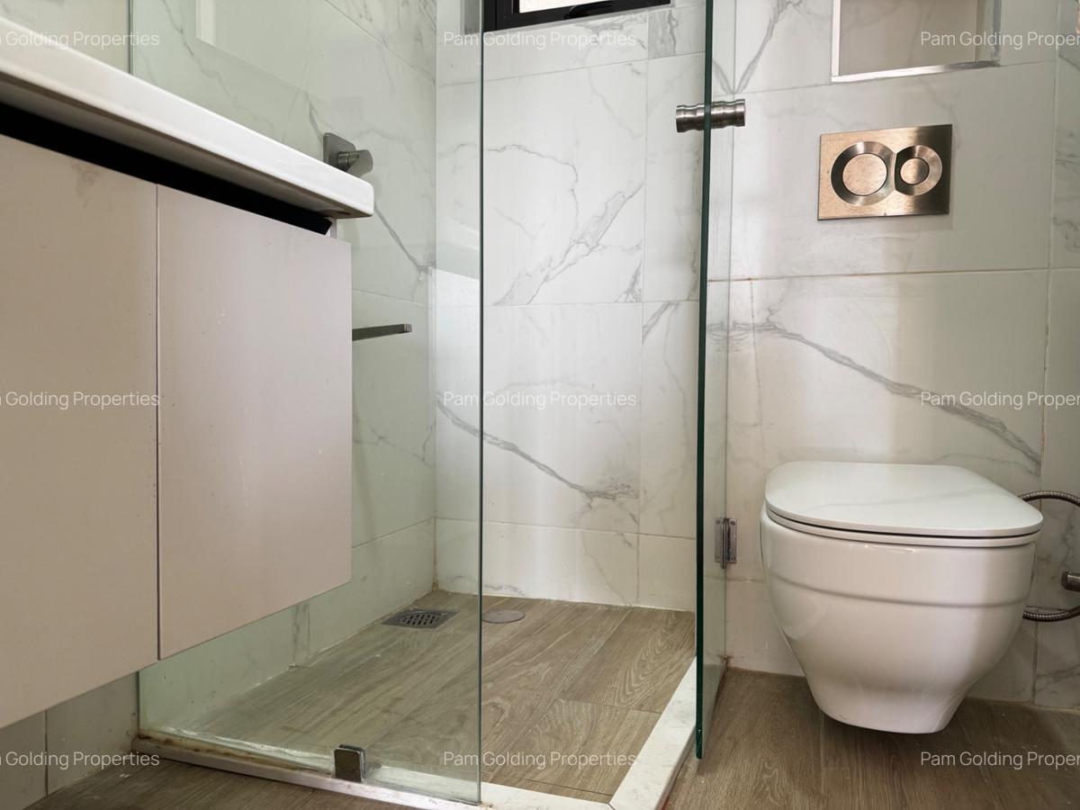 3 Bed Apartment with En Suite in Riverside - 12