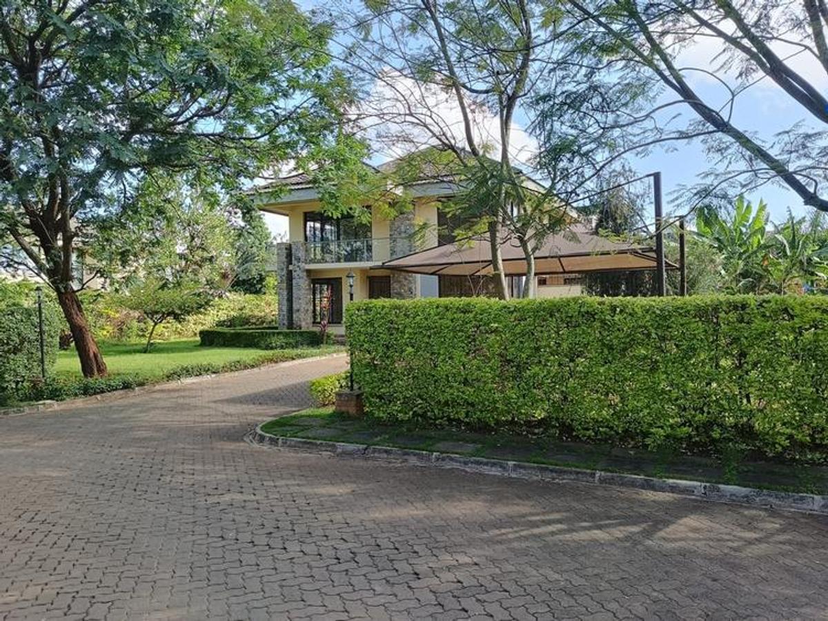 4 Bed House with En Suite at Ridgeways - 1
