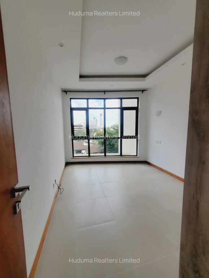 2 Bed Apartment with En Suite at Lantana Road - 4