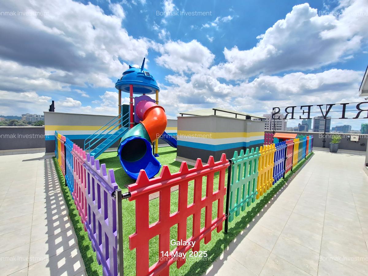 2 Bed Apartment with En Suite at Riverside Drive - 5