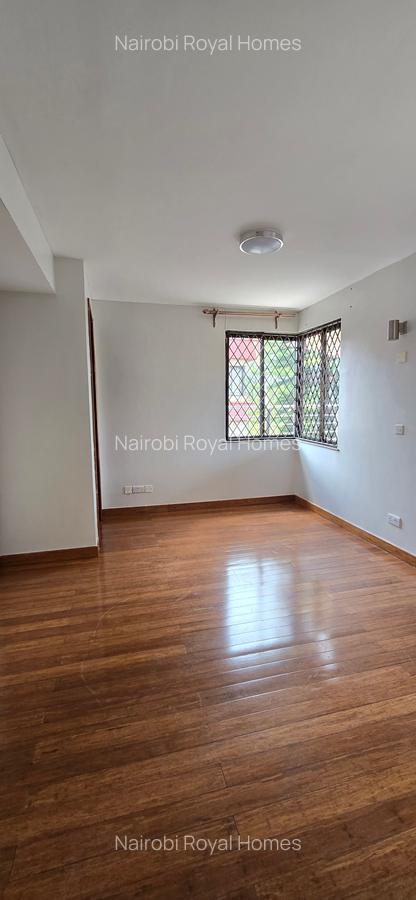 5 Bed Townhouse with En Suite at Off Convent Drive - 3