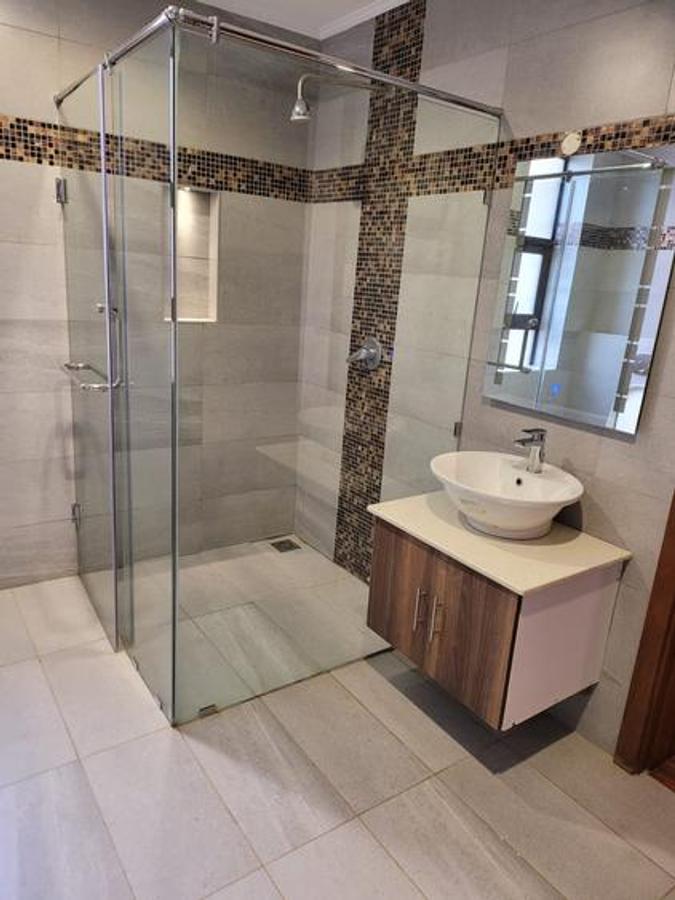 5 Bed Townhouse with En Suite in Lavington - 9