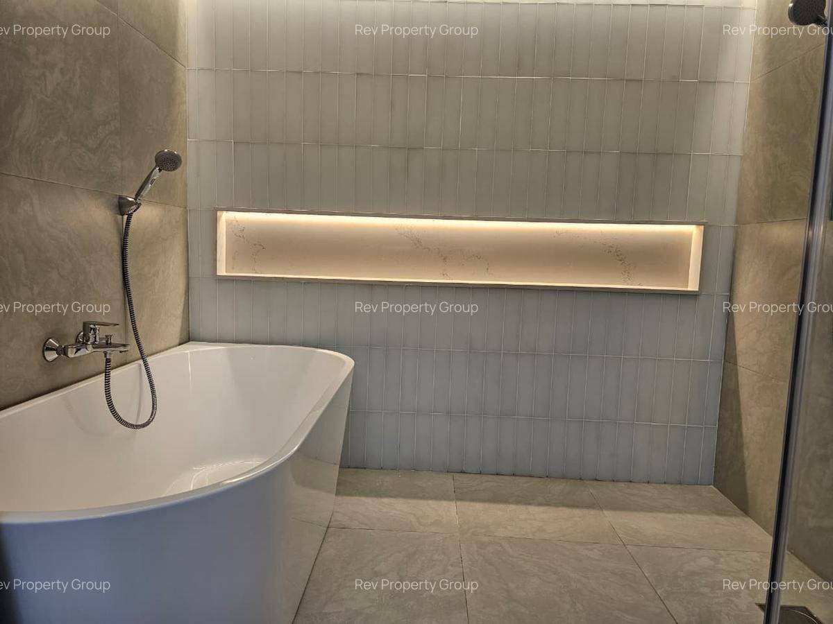 5 Bed Townhouse with En Suite in Lavington - 10