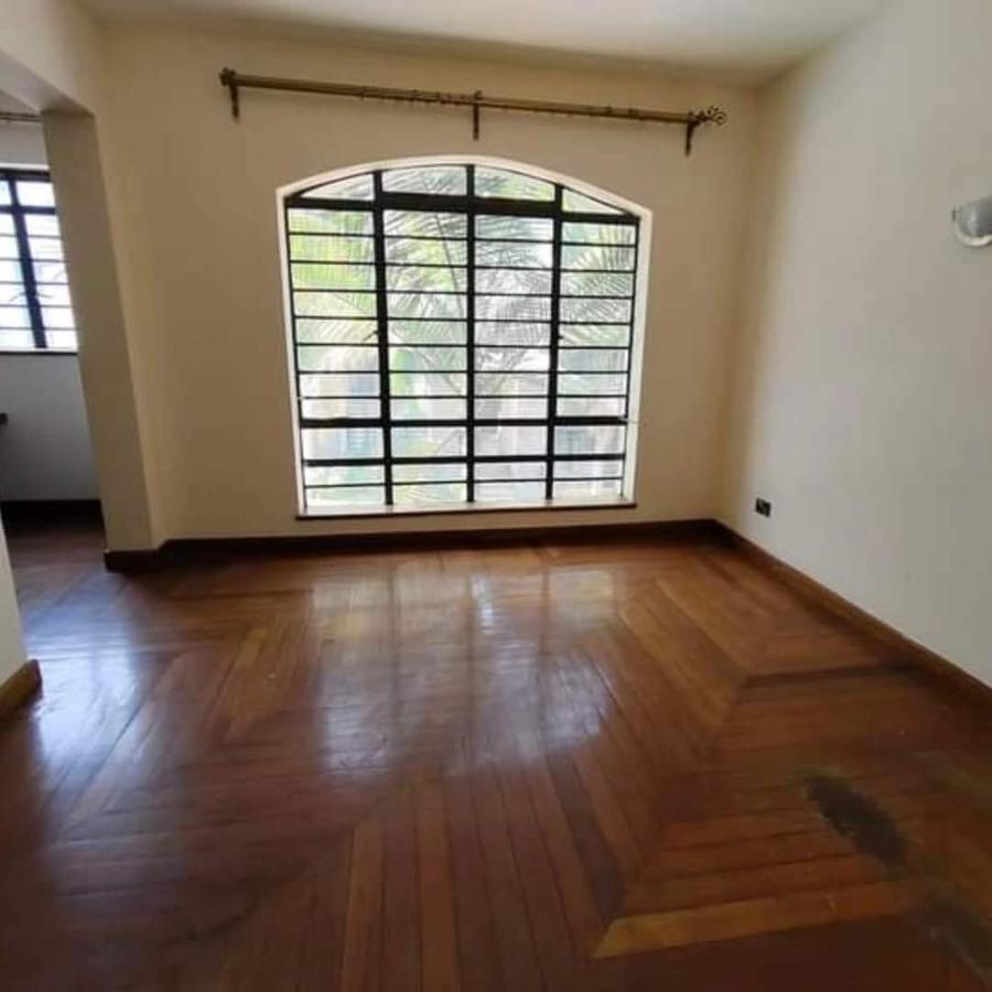 5 Bed Townhouse with En Suite at Lavington - 12