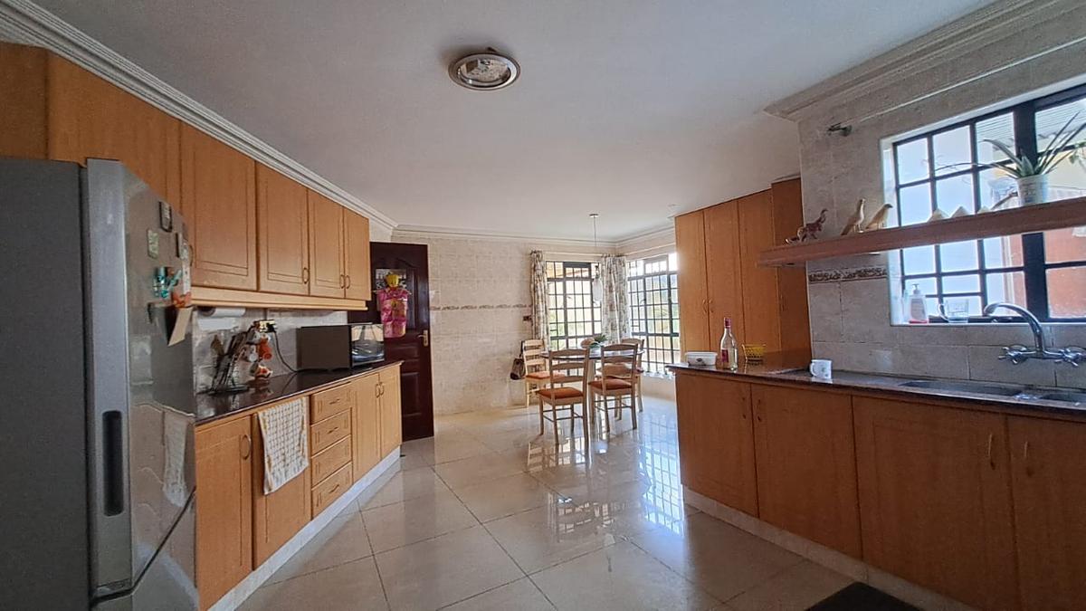 4 Bed Townhouse with En Suite in Brookside - 13