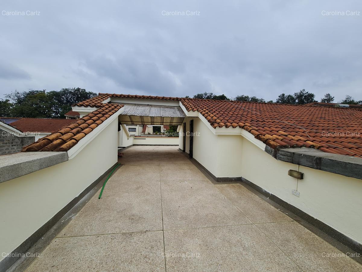 4 Bed Townhouse with En Suite in Brookside - 11