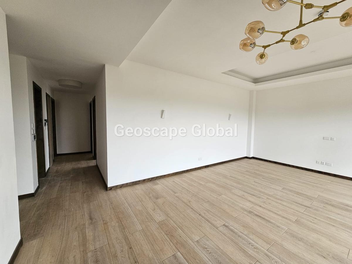 3 Bed Apartment with En Suite in Rosslyn - 8