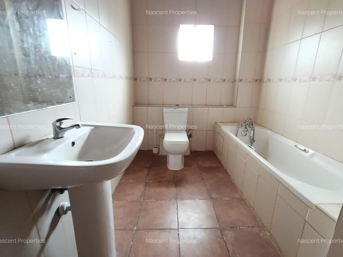 5 Bed House with En Suite in Rosslyn - 19