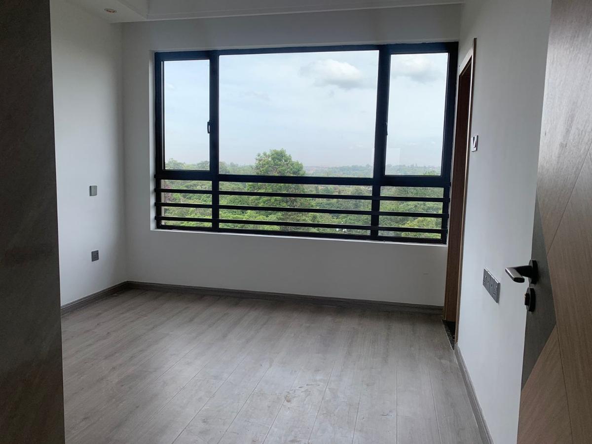 3 Bed Apartment with En Suite in Riverside - 15