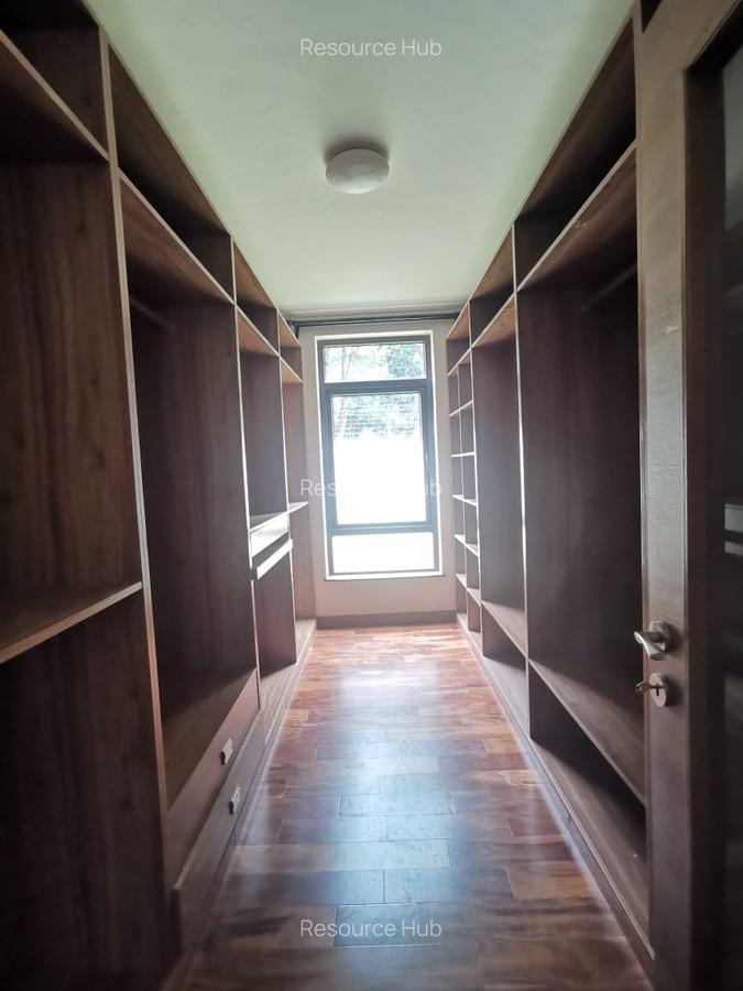 5 Bed Townhouse with En Suite at Lavington Green - 13