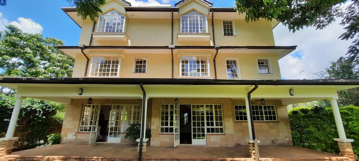 5 Bed Townhouse with En Suite in Lavington - 1