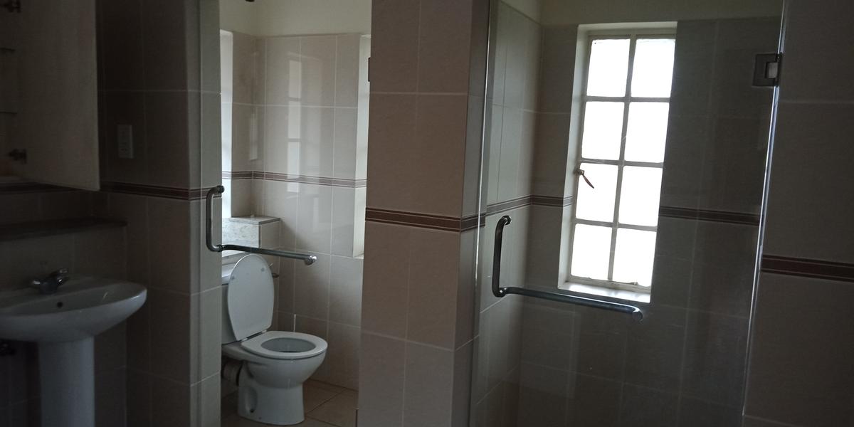 5 Bed Townhouse with En Suite in Lavington - 4