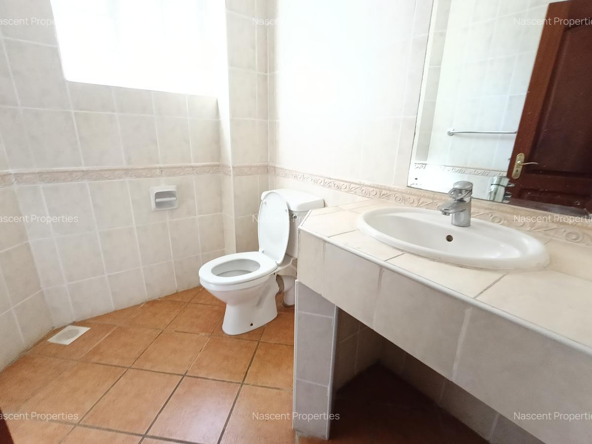 5 Bed House with En Suite in Runda - 9