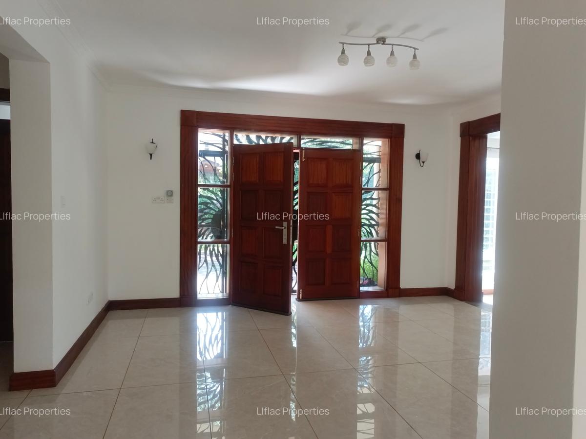 6 Bed House with En Suite in Rosslyn - 9