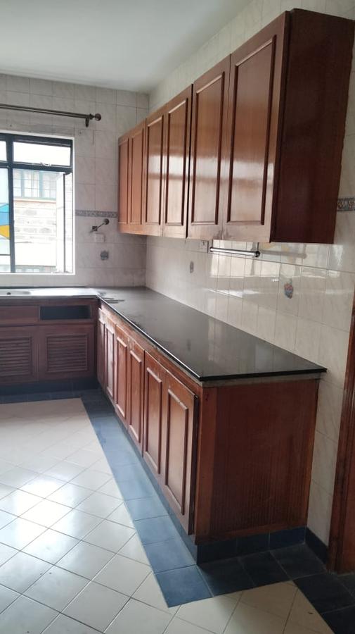 4 Bed Apartment with En Suite at Riverside Drive - 5