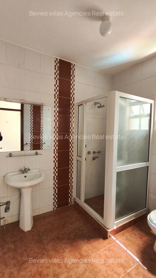 3 Bed Apartment with En Suite at Brook Side - 13
