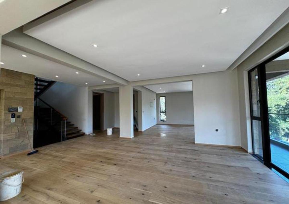 6 Bed Villa with En Suite in Nyari - 13
