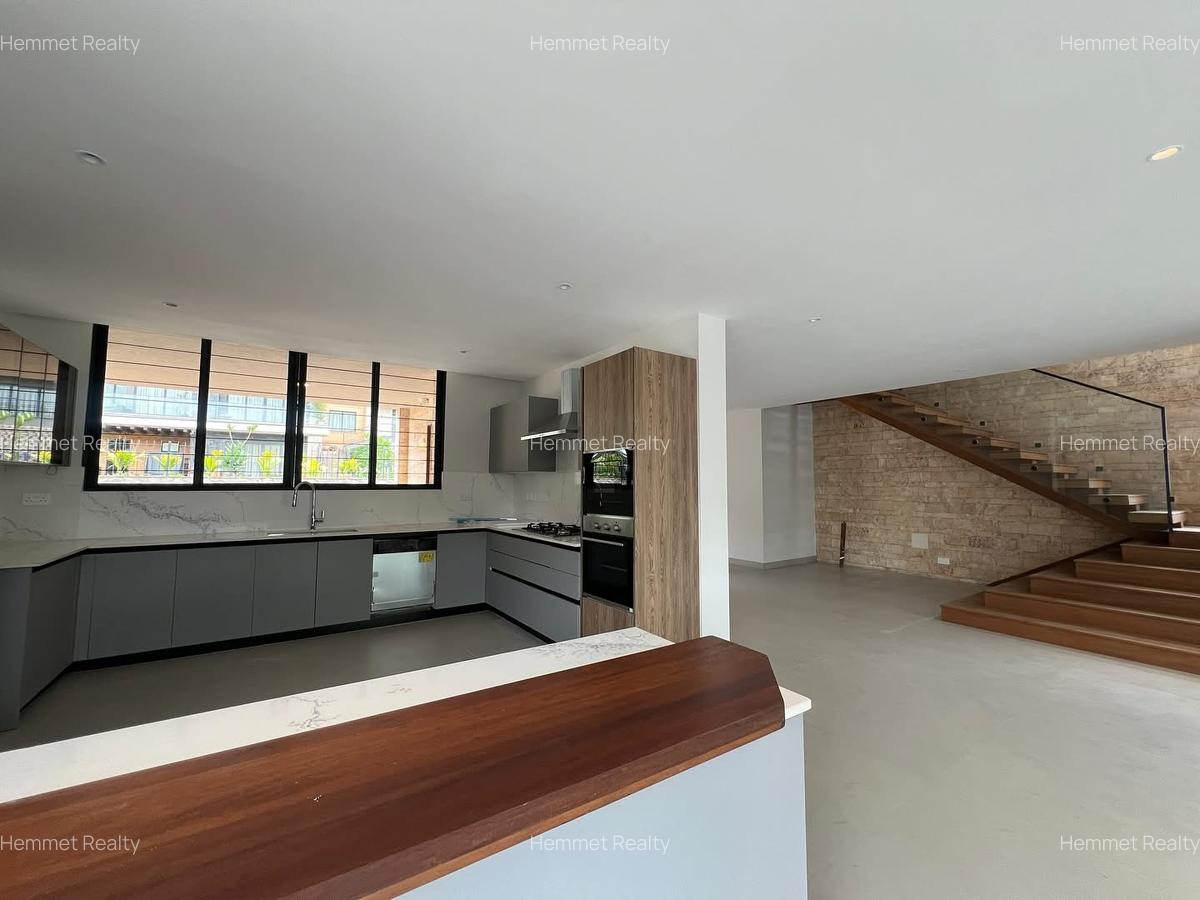 4 Bed House with En Suite in Loresho - 2