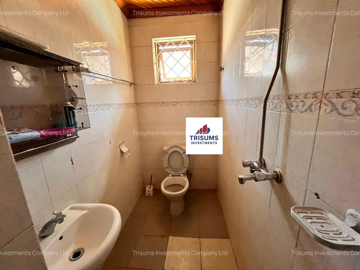 4 Bed House with En Suite in Lavington - 11