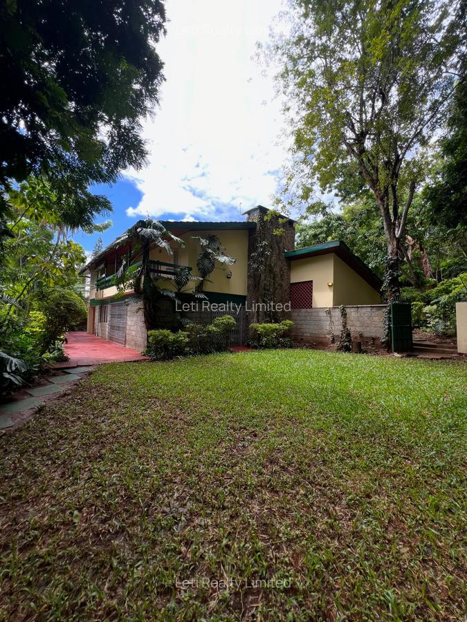 4 Bed House with En Suite in Lavington - 2