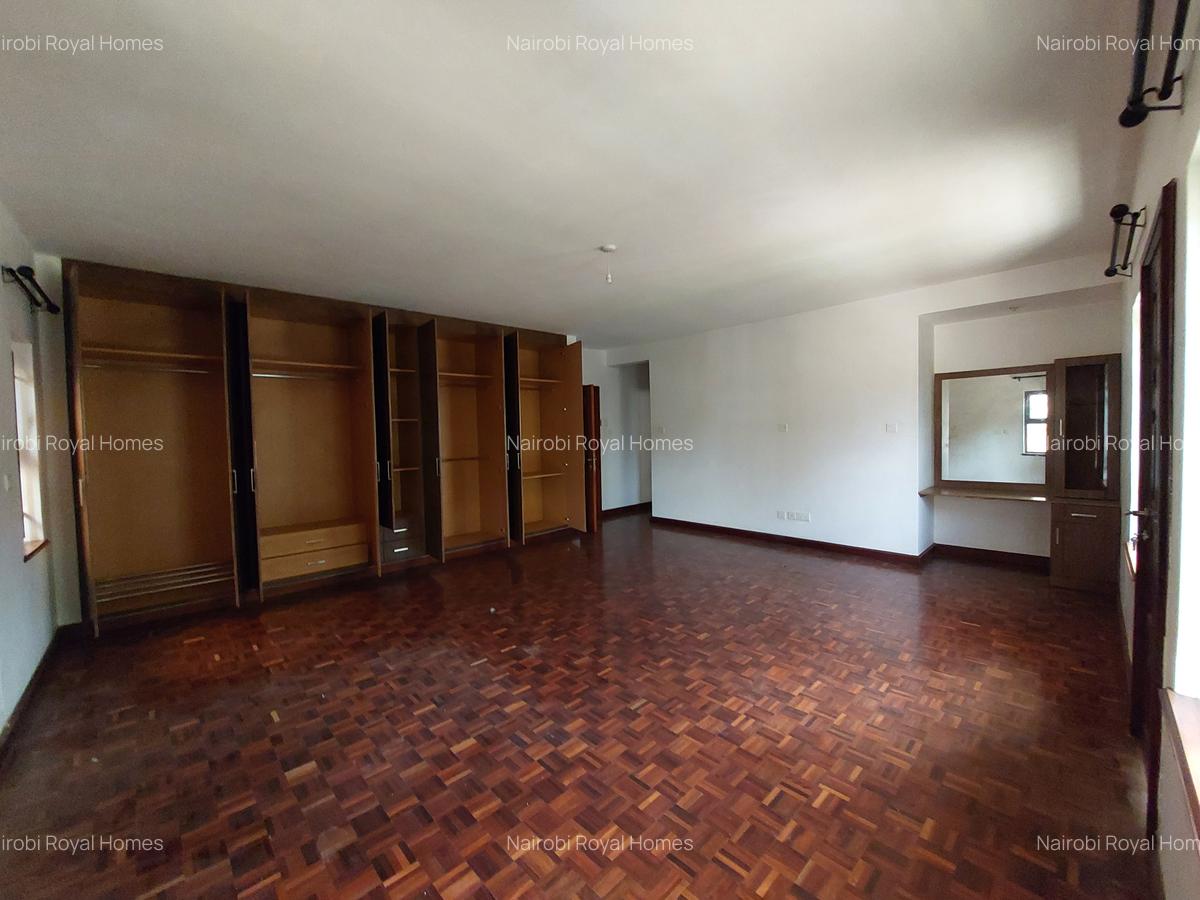 5 Bed Townhouse with En Suite at Lavington - 14