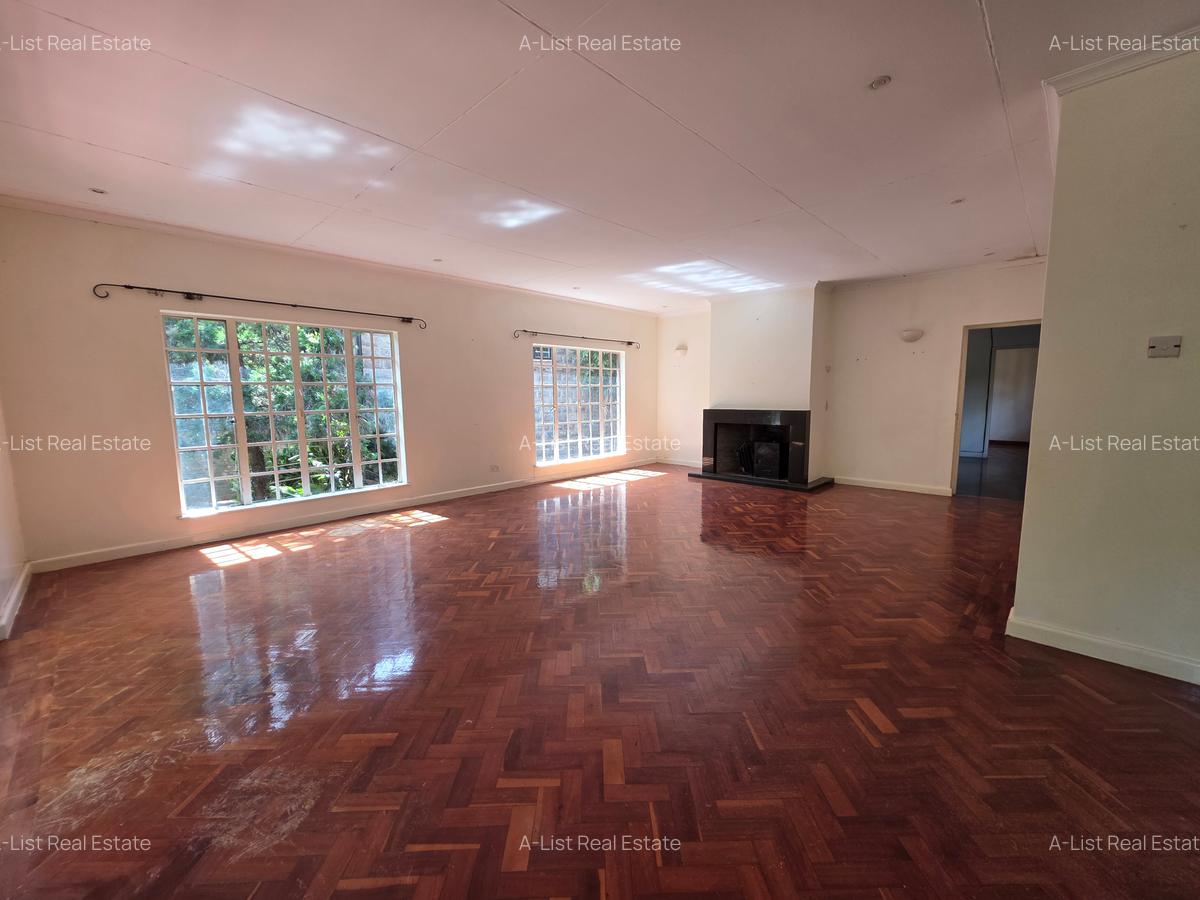 4 Bed House with En Suite at Lavington - 5