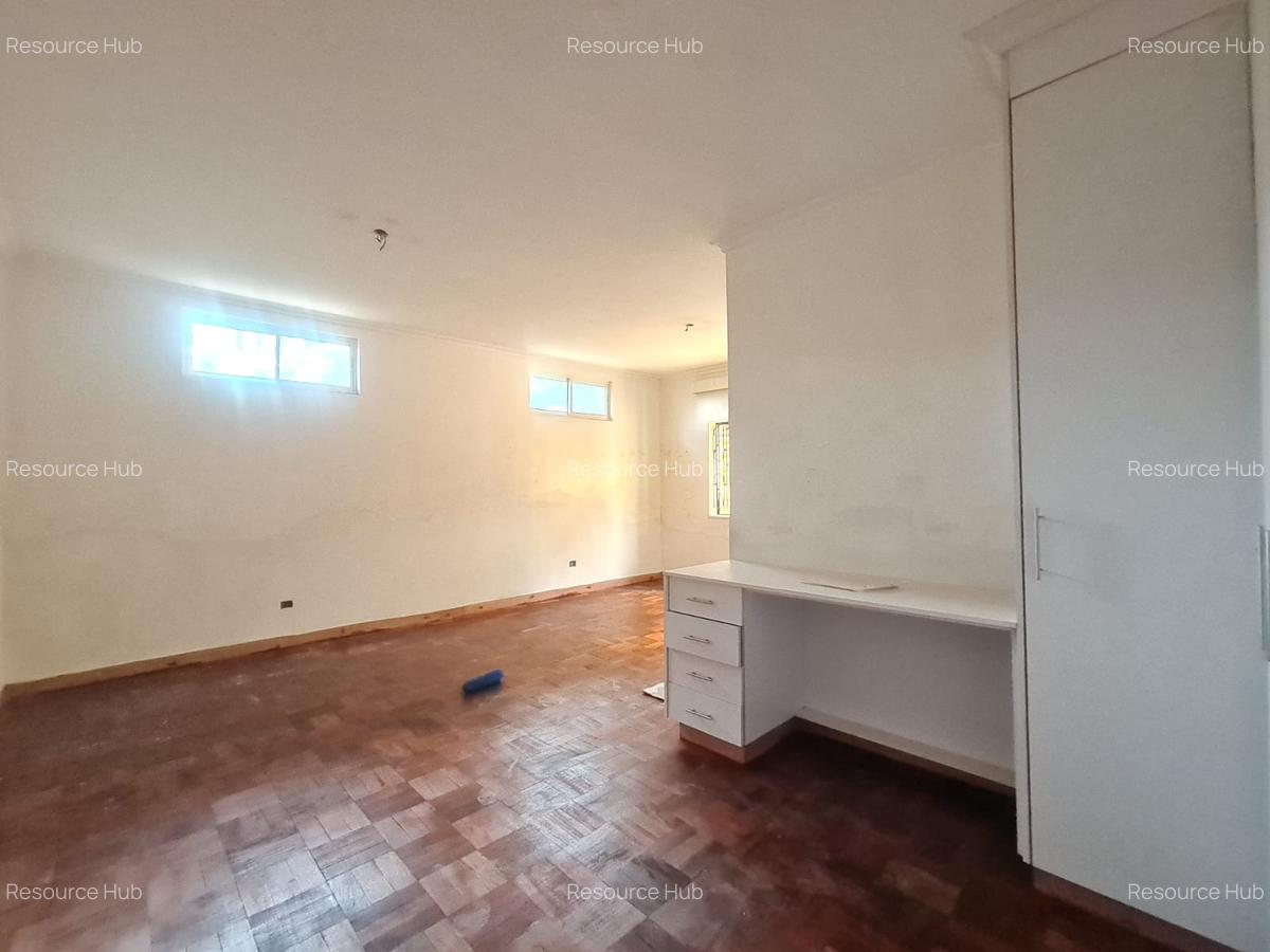 6 Bed House with En Suite at Lavington - 11