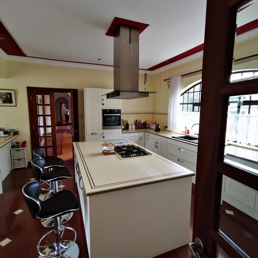 4 Bed House with En Suite in Nyari - 2