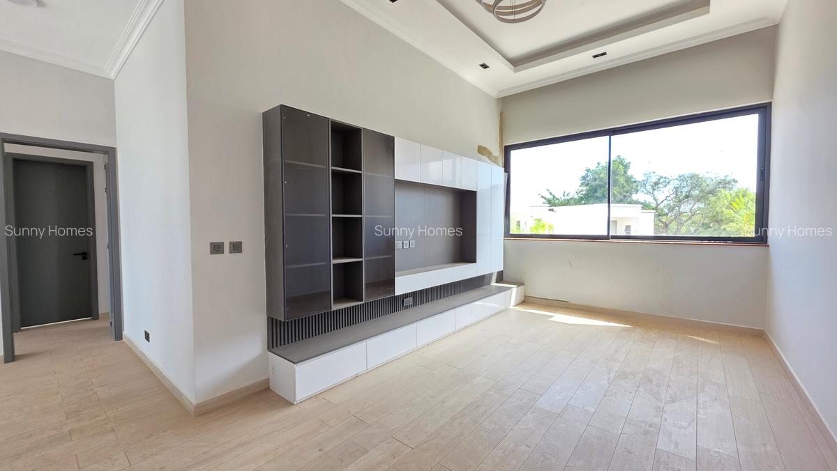 5 Bed Townhouse with En Suite at James Gichuru - 18